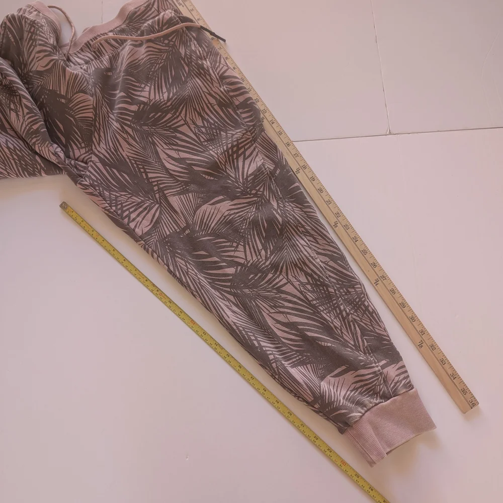 JoyLab Light Pink And Gray Palm Leaf Joggers - Picture 7 of 8